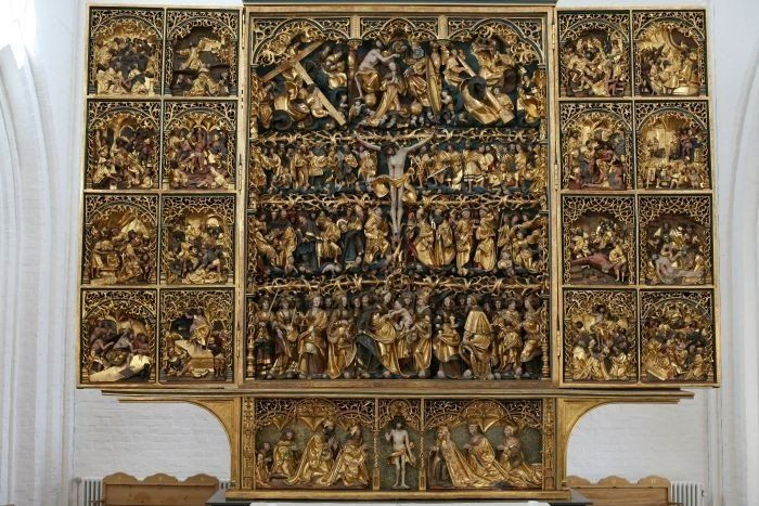 Altarpiece dating from the 1500s and carved by Claus Berg